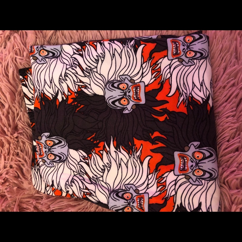 Lularoe OS Leggings Disney Villains Cruela DeVil